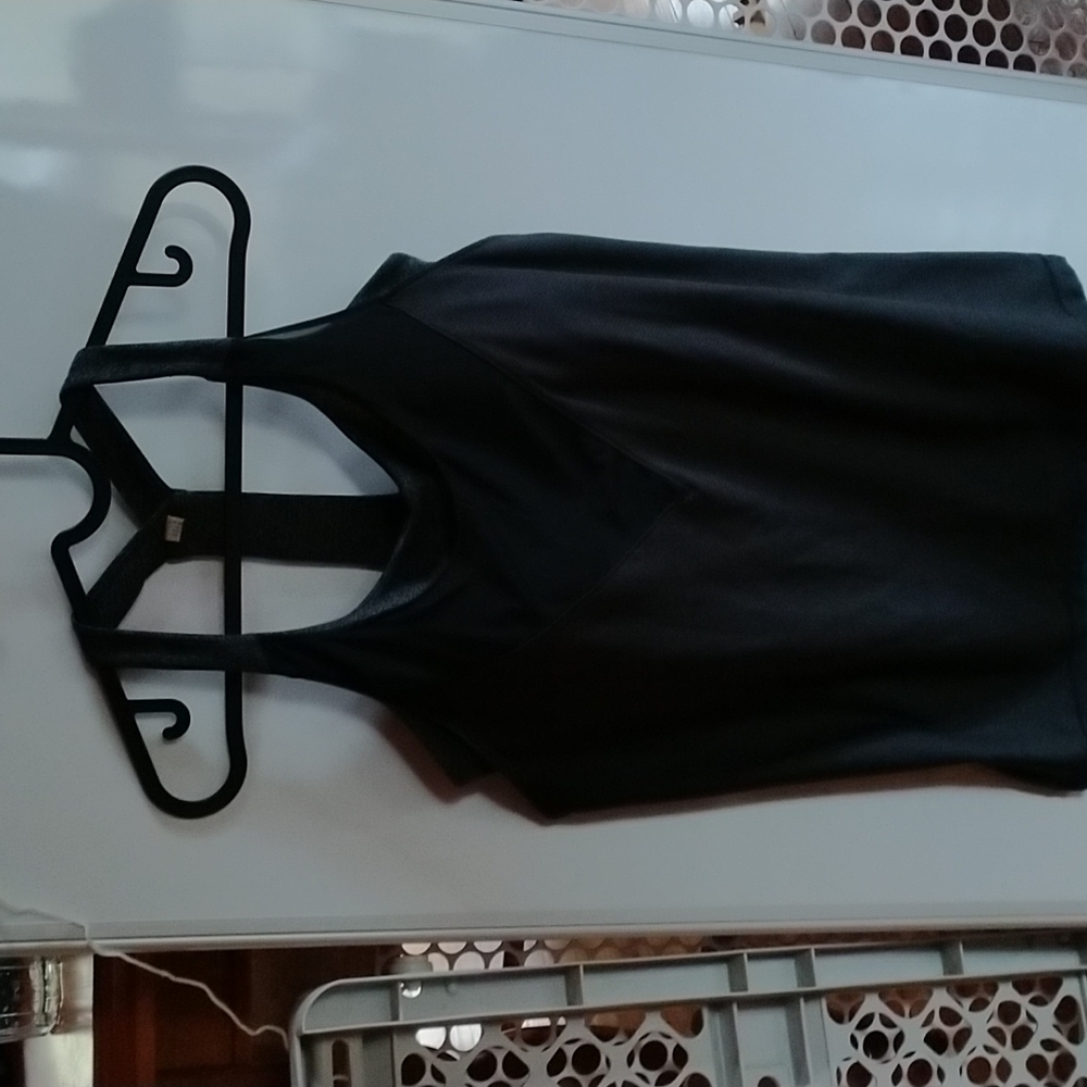 Under Armour top